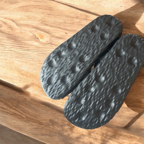 NWT Unisex size 8 shoe for men slippers or slides and siz 10 for women NWT item - Picture 4 of 10